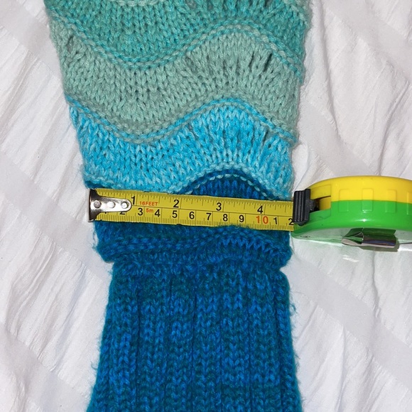 Knitted mermaid slide in blanket - Picture 4 of 4